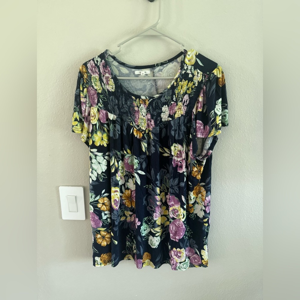 Maurice’s blue floral t-shirt